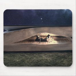 夜の本の中の女性の読書 マウスパッド