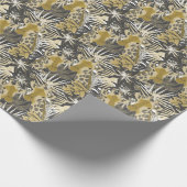 夜の森の中でキリン。 ラッピングペーパー (角)