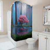 夜の森の中のピンクの木と池 シャワーカーテン (インサイチュ)