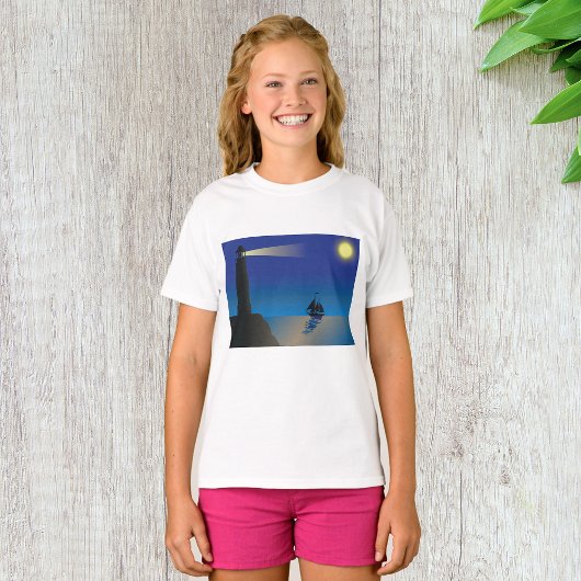 夜の灯台と帆船 月の光に照らされた海 Tシャツ
