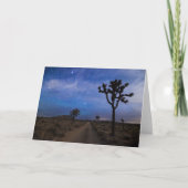 夜の砂漠の道とジョシュアの木々 カード (正面)