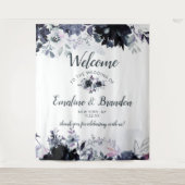 夜の花を纏ったネイビーブルーのおしゃれなウェディングウェルカム タペストリー (正面)