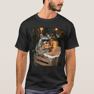 夜の街のピザを食べるクールなアライグマのイラスト Tシャツ