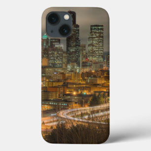夜の車からの軽い縞 iPhone 13ケース