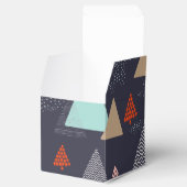 夜の雪の中の常緑樹 フェイバーボックス (オープン)