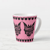 夜の黙示録:ヴァンパイアのハロウィンバッシュ カフェラテマグ (右アングル)