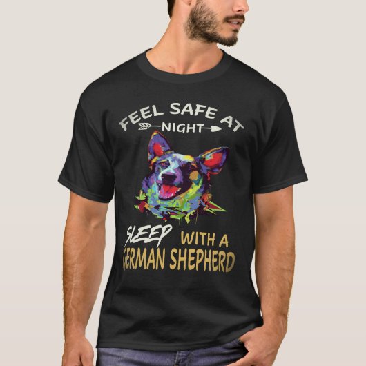 夜は安心して眠る ジャーマンシェパードと一緒に Tシャツ (正面)