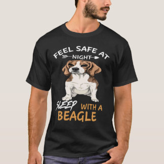 夜は安心して眠る ビーグルと一緒に眠る8 Tシャツ