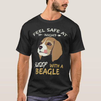 夜は安心して眠る ビーグルと一緒に眠る Tシャツ