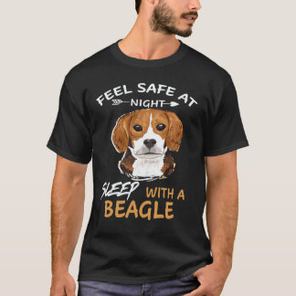 夜は安心して眠る ビーグルと一緒 Tシャツ