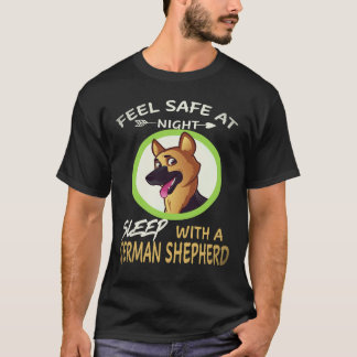 夜は安心して眠れる ドイツ牧羊犬と寝る Tシャツ