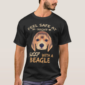 夜は安心して眠れる ビーグルと一緒に寝る Tシャツ