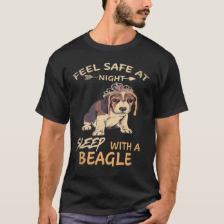 夜は安心して眠れる ビーグルと一緒に眠る Tシャツ