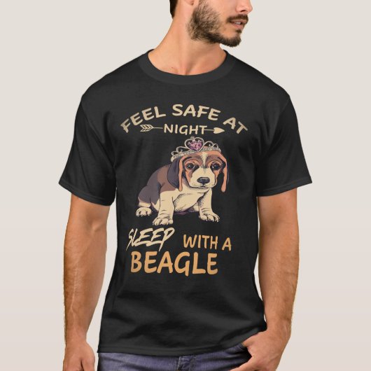 夜は安心して眠れる ビーグルと一緒に眠る Tシャツ (正面)
