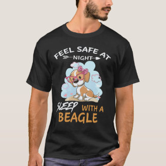 夜は安心 ビーグルと眠る Tシャツ