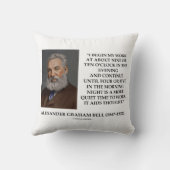 夜はGraham Bell Qteを作業するためのより静かな時間である クッション (裏面)