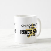 夜までにカイロプラクターのロックスター コーヒーマグカップ (正面右)