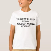 夜までにトランペットの致命的な忍者 Tシャツ (正面)