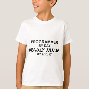 夜までにプログラマー致命的な忍者 Tシャツ