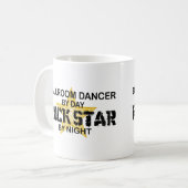 夜までに社交ダンスのダンサーのロックスター コーヒーマグカップ (正面左)
