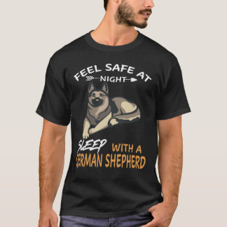 夜も安心 ジャーマンシェパードと眠ろう Tシャツ