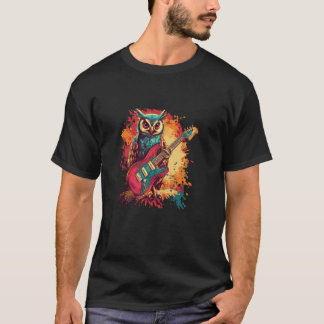 夜をロックする準備ができたフクロウのギタリスト Tシャツ