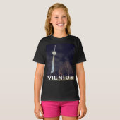 夜を照らす：リトアニア・ヴィリニュステレビ塔 Tシャツ (正面フル)