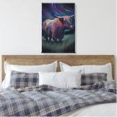 夜カラフルの草の中の高地の牛 キャンバスプリント (インサイチュ (寝室))