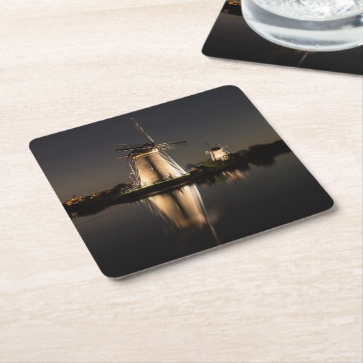 夜コースターで照らされる風車 スクエアペーパーコースター (アングル)
