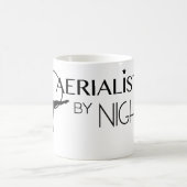 夜マグによるAerialist コーヒーマグカップ (中央)