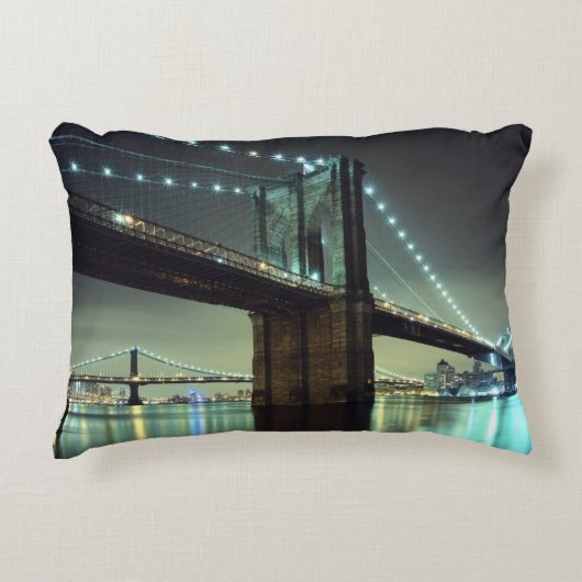 夜マンハッタン橋のブルックリン橋 アクセントクッション (正面)