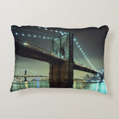 夜マンハッタン橋のブルックリン橋 アクセントクッション (裏面)
