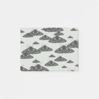 夜中に潜むヤエイ蛾 ポストイット