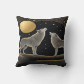 夜中威厳のあるの月の下で狼が吠える クッション (裏面)