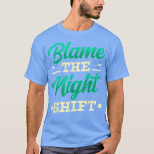 夜勤の仕事を非難する就業日シフトW Tシャツ