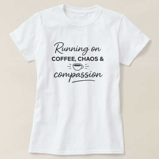夜勤看護師のカフェインジョーク Tシャツ (デザイン正面)