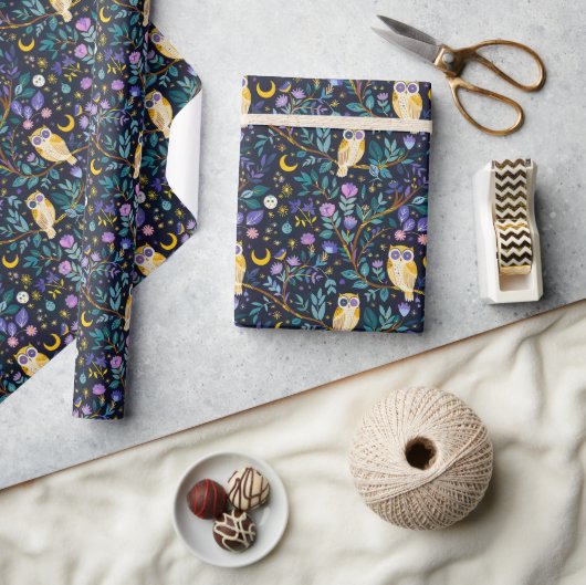 夜型お洒落フクロウ模様 – 魅惑の森 ラッピングペーパー (クラフト)
