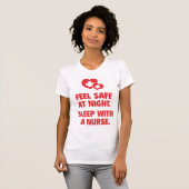 夜感じは無事。ナースで寝る。 Tシャツ (正面フル)