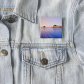 夜明けによってぼやけられる青い紫色の波の三角波の石 缶バッジ (インサイチュ)