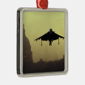夜明けにモールのハリアーのジェット機の着陸との メタルオーナメント (右)