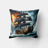 夜明けに威厳のある嵐の海と戦う海賊船 クッション (裏面)