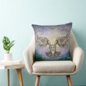 夜明けに松の森を飛行するフクロウ クッション (椅子)