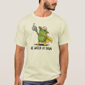 夜明けに水やり | かわいいギフト 冗談カエル ミーム Tシャツ (正面)