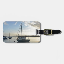 夜明けに繋ぎ止められたヨット ラゲッジタグ