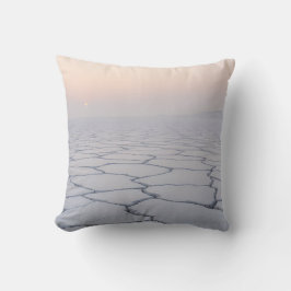 夜明けの塩フラッツ：イーサリーミニマリストの風景 クッション