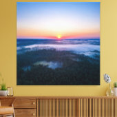 夜明けの最初の光が森を照らす キャンバスプリント (インサイチュ (リビング))