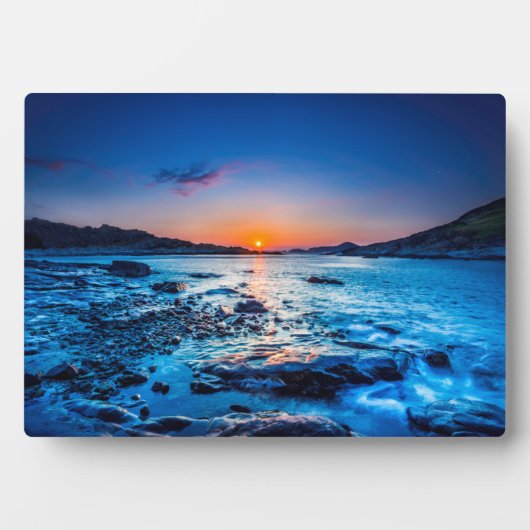 夜明けの海岸の地平線の上の日の出 フォトプラーク (正面)