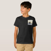 夜明けの漁船の平和と豊かさ Tシャツ (正面フル)