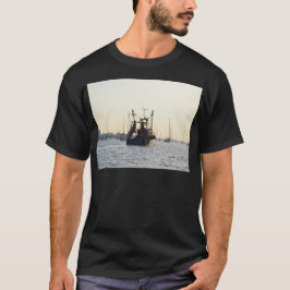 夜明けの漁船平和と豊かさ Tシャツ