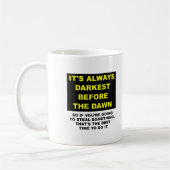 夜明け前の体を非表示にするおもしろマグカップ コーヒーマグカップ (左)